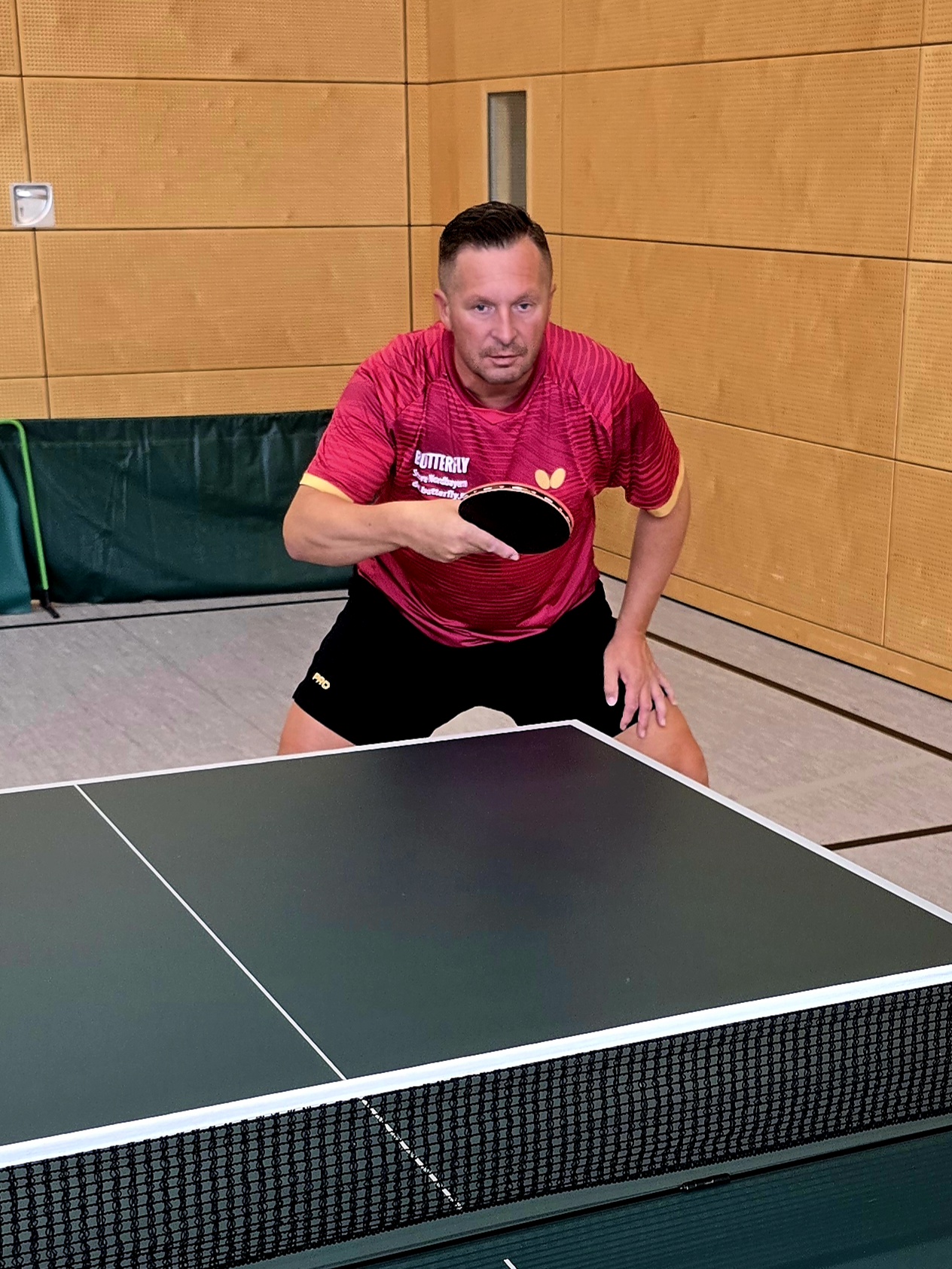 Milan Kačnik am Tischtennistisch